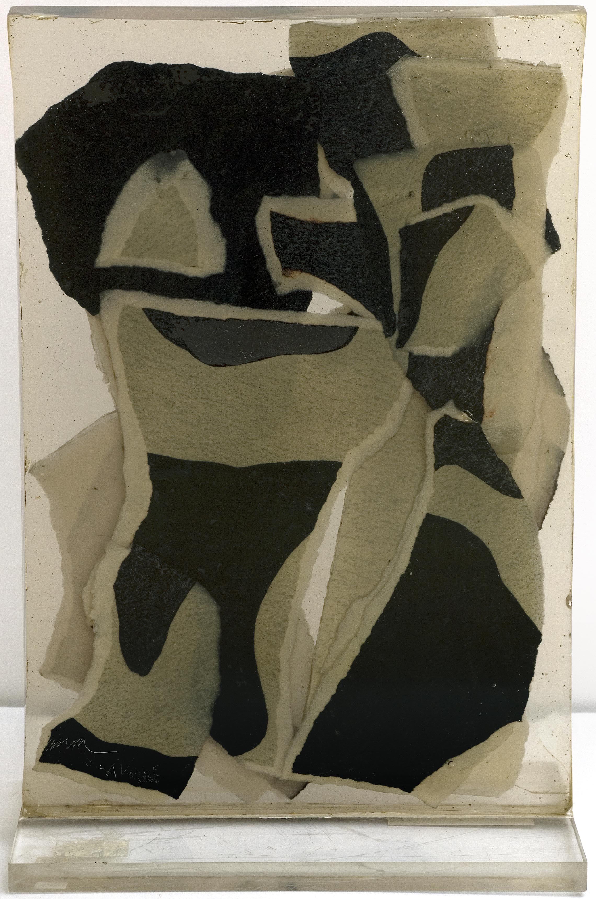 inclusion, Arman et André Verdet, 1965, 60 x 40 x 4 cm, collection du CIAC de Carros