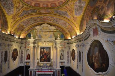 La chapelle des Pénitents blancs, vue générale, L'Escarène - Agrandir l'image, fenêtre modale