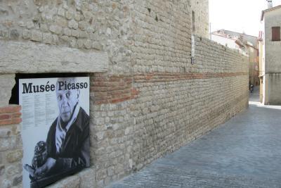 Mur de l’édifice public conservé sous le château Grimaldi - Agrandir l'image 12 sur 14, fenêtre modale