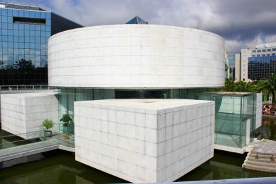 Vue extérieure du musée depuis la terrasse - Agrandir l'image 6 sur 6, fenêtre modale