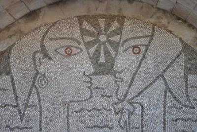 Pierre marchant sur les eaux, fresque de Jean Cocteau - Agrandir l'image 2 sur 3, fenêtre modale