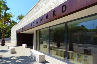Vue de l'entrée du Musée Bonnard, Le Cannet - Agrandir l'image 2 sur 6, fenêtre modale