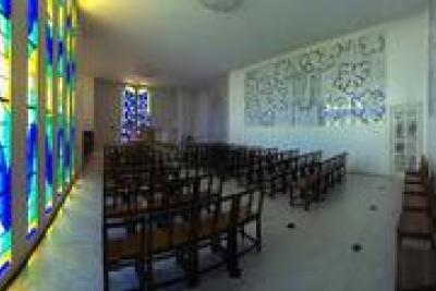 Vue intérieure de la chapelle du Rosaire de Vence - Agrandir l'image 2 sur 3, fenêtre modale