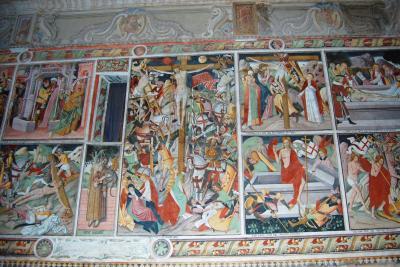 La chapelle Notre-Dame-des-Fontaines à la Brigue, vue des fresques latérales - Agrandir l'image 4 sur 7, fenêtre modale