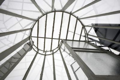 Escalier intérieur de la villa E1027 - Agrandir l'image 2 sur 2, fenêtre modale