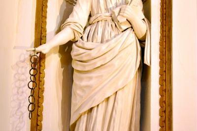Statue de Saint-Pierre en façade - Agrandir l'image 3 sur 10, fenêtre modale