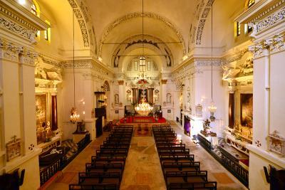 L'intérieur de l'église Saint-Pierre - Agrandir l'image 5 sur 10, fenêtre modale