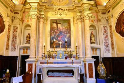 Le choeur et le maître-autel de la chapelle des Pénitents blancs - Agrandir l'image 9 sur 10, fenêtre modale