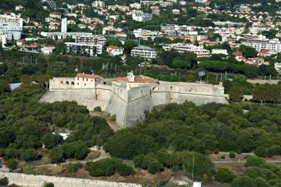 Vue aérienne du Fort Carré, Antibes. - Agrandir l'image 5 sur 8, fenêtre modale