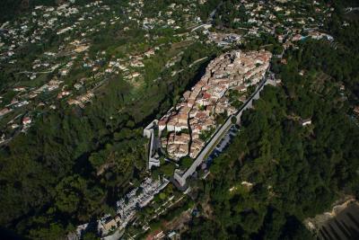 Saint-Paul-de-Vence et ses remparts du XVIe siècle - Agrandir l'image 8 sur 8, fenêtre modale