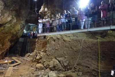 Visite de la grotte du Lazaret, lors des Journées Européennes du Patrimoine 2011 - Agrandir l'image 3 sur 7, fenêtre modale