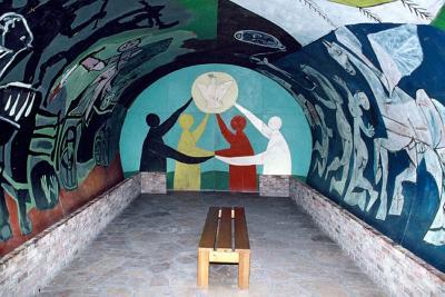 La guerre et la paix, décors de la chapelle du musée de Vallauris, Picasso - Agrandir l'image 2 sur 2, fenêtre modale