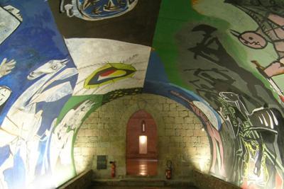 La guerre et la paix, décors de la chapelle du musée de Vallauris, Picasso - Agrandir l'image 1 sur 4, fenêtre modale