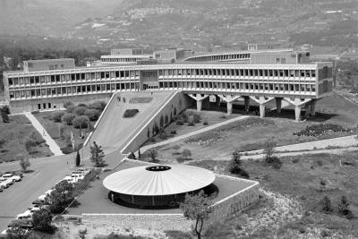 La Gaude. Société IBM (International Business Machine). Vue aérienne. daté du 30/06/1965 - Agrandir l'image 2 sur 4, fenêtre modale