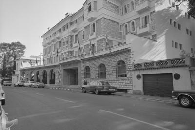 Hôtel 'Belles Rives' à Juan-les-Pins, vers 1972, Fonds du laboratoire photographique de l'Equipement (CETE) - Agrandir l'image 5 sur 8, fenêtre modale