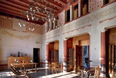 La bibliothèque, villa Kerylos - Agrandir l'image 5 sur 7, fenêtre modale