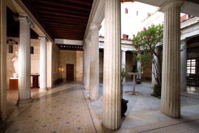 Le péristyle, villa Kerylos - Agrandir l'image 4 sur 7, fenêtre modale