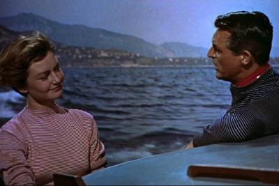 Photogramme du film La main au Collet, en arrière plan, le Cap-Martin - Agrandir l'image 1 sur 5, fenêtre modale