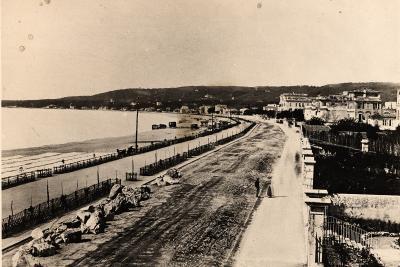La Promenade des Anglais. Cliché anonyme, vers 1865. - Agrandir l'image 4 sur 10, fenêtre modale