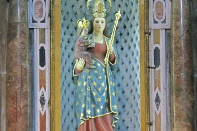 Statue de la Vierge, à la chapelle de Laghet - Agrandir l'image 2 sur 8, fenêtre modale