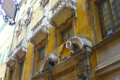 Vue de la façade principale du Palais Lascaris donnant sur la rue Droite - Agrandir l'image 1 sur 7, fenêtre modale