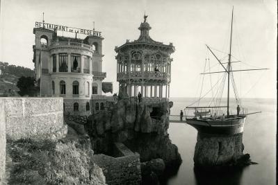 Le restaurant La Réserve au port de Nice. Cliché Jean Gilletta, vers 1900. Nice, bibliothèque de Cessole, fonds Gilletta. - Agrandir l'image 7 sur 10, fenêtre modale