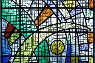 Vitrail du musée national Fernand Léger à Biot, 1990. Vitrail proche des verrières réalisées par Fernand Léger pour l'Université de Caracas - Agrandir l'image 3 sur 3, fenêtre modale