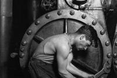 Power House mechanic working on steam pump, (mécanicien travaillant sur la pompe à vapeur), 1920, Photo de Lewis Hine - Agrandir l'image 3 sur 3, fenêtre modale