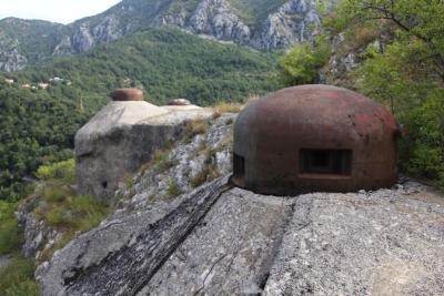 Fort de Castillon : blocs de combat avec cloches blindées pour fusils mitrailleurs - Agrandir l'image 2 sur 8, fenêtre modale