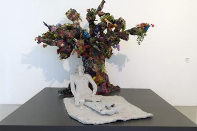 La mariée sous l'arbre, Niki de Saint-Phalle 1963 - 1964 - Agrandir l'image 5 sur 5, fenêtre modale