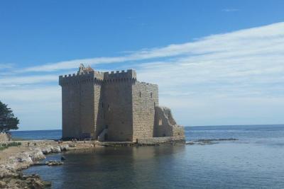 Monastère fortifié de l'île Saint-Honorat - Agrandir l'image 9 sur 9, fenêtre modale