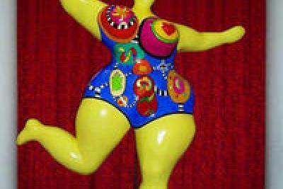 La Nana jaune 1995, de Niki de Saint Phalle, polyester peint sur armature en métal, 283 x 220 x 110 cm, Hôtel Negresco, 37 Promenade des Anglais, 06000 Nice, France - Agrandir l'image 2 sur 4, fenêtre modale