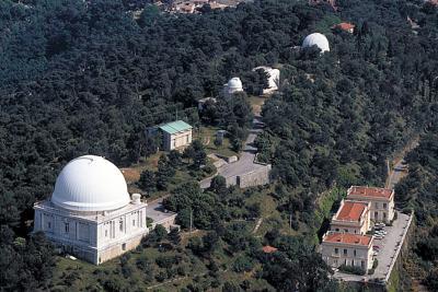 Vue aérienne. Coupole Bischoffsheim. Observatoire de la Côte d’Azur - Agrandir l'image 6 sur 9, fenêtre modale
