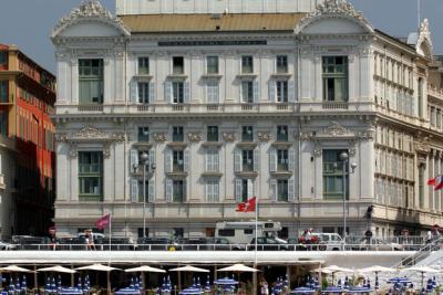 Façade sud d'inspiration néoclassique de l'Opéra Nice Côte d'Azur - Agrandir l'image 1 sur 5, fenêtre modale