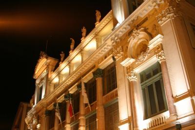 Façade nord dans le style Second Empire de l'Opéra Nice Côte d'Azur - Agrandir l'image 3 sur 5, fenêtre modale