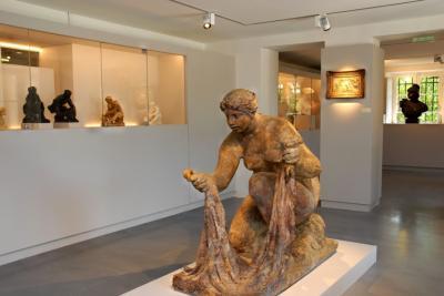 La salle des sculptures de l’artiste au musée Renoir Les Collettes - Agrandir l'image 3 sur 8, fenêtre modale