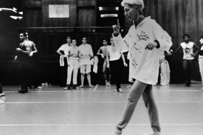 Rosella Hightower donnant un cours durant un stage en Australie - Agrandir l'image 1 sur 2, fenêtre modale