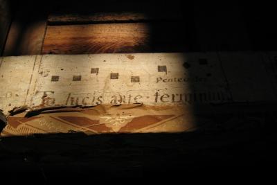 Détails d’une partition collée dans le choeur à l’arrière du grand retable de l’Eglise Notre Dame des Miracles. - Agrandir l'image 11 sur 14, fenêtre modale