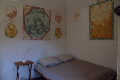 Ancienne cellule, désormais chambre des auteurs en résidence. - Agrandir l'image 4 sur 14, fenêtre modale