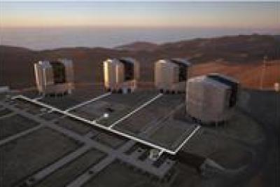 Télescopes du VLT (Very Large Telescope) au Chili. Ces télescopes se trouvent parmi les plus grands du monde, ils sont installés dans le désert d’Atacama, au Chili, à 2635 m de hauteur. - Agrandir l'image 2 sur 3, fenêtre modale