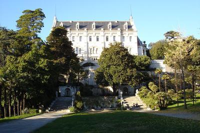 Château de Valrose et parc, néogothique, 1867-1870, 28 avenue de Valrose, Nice. - Agrandir l'image 2 sur 2, fenêtre modale