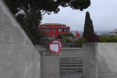 "Quatre points de vue", terrasse 1 par Felice Varini - Agrandir l'image 1 sur 4, fenêtre modale