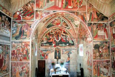 Vue d'ensemble des peintures du chœur de la chapelle de Notre-Dame-des-Fontaines - Agrandir l'image 5 sur 19, fenêtre modale