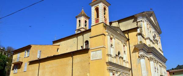 L'église Saint-Pierre vue de côté