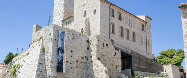 Vue extérieure du château Grimaldi, musée Picasso d’Antibes