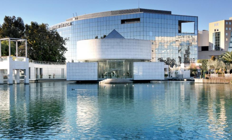 Vue du Musée des Arts Asiatiques depuis le parc Phoenix - Agrandir l'image, fenêtre modale