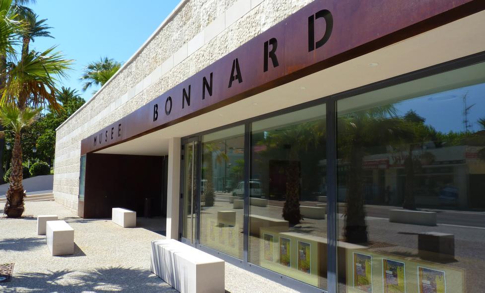 Vue de l'entrée du Musée Bonnard, Le Cannet - Agrandir l'image, fenêtre modale