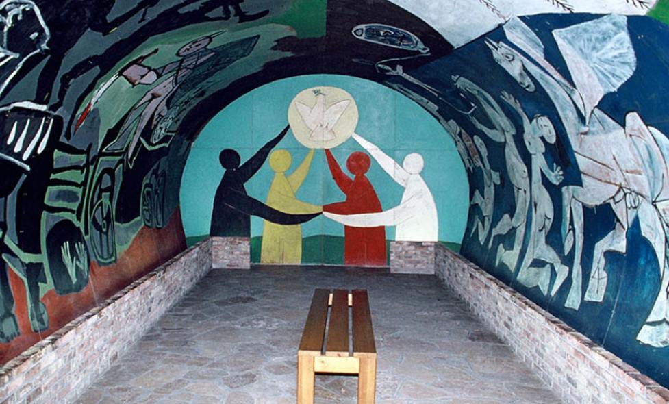 La guerre et la paix, décors de la chapelle du musée de Vallauris, Picasso - Agrandir l'image, fenêtre modale