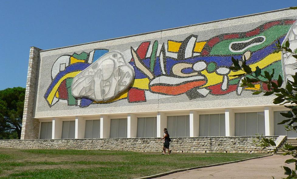 La façade principale du musée national Fernand Léger à Biot - Agrandir l'image, fenêtre modale