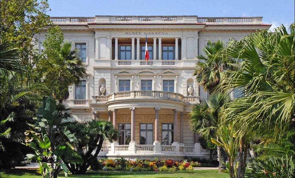 La façade sud du musée Masséna et la partie centrale du jardin - Agrandir l'image, fenêtre modale